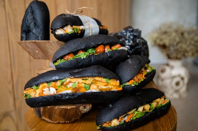 Vietnamese Banh Mi appears in creative variations with video 0825 capture1